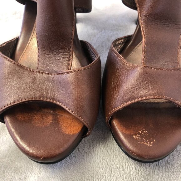 Sofft Pavia Brown Metallic Leather Peep Toe T-Strap Heels Size 8.5 - Picture 13 of 13